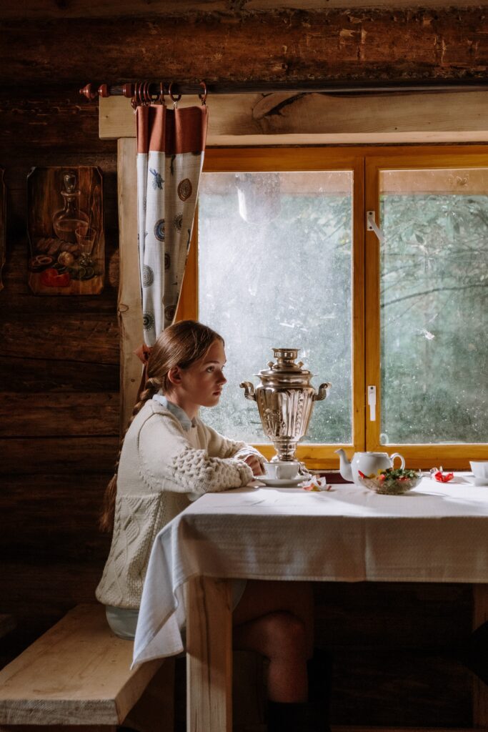 ragazza con samovar